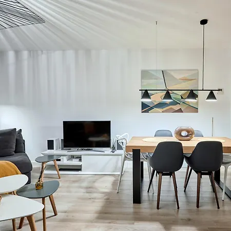 Modern Beachfront - By Welcomely Apartamento *