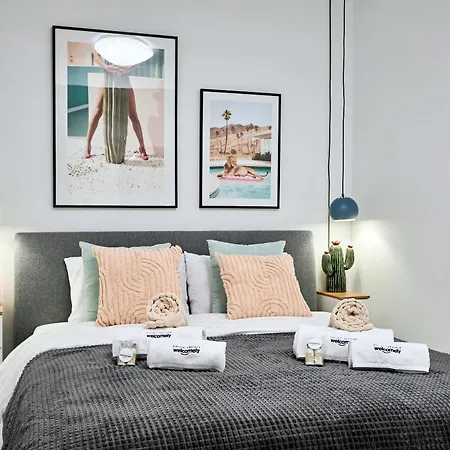 Modern Beachfront - By Welcomely شقة