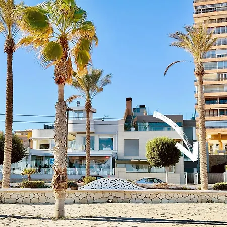 Modern Beachfront - By Welcomely